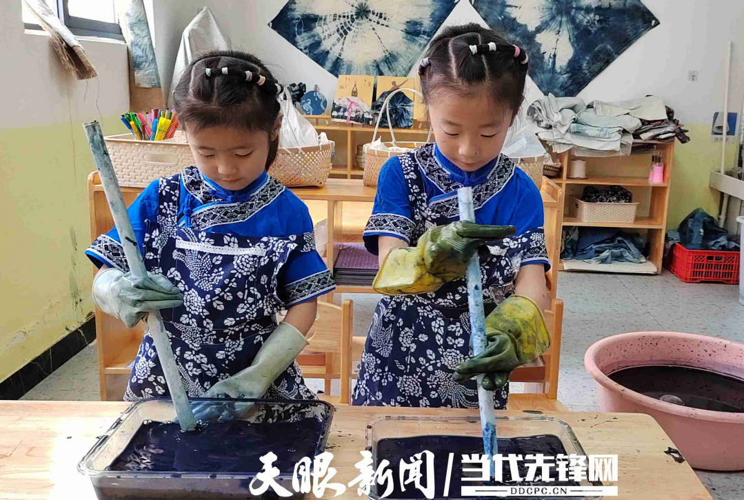 萌娃蓝染时装秀 欢乐过“六一”