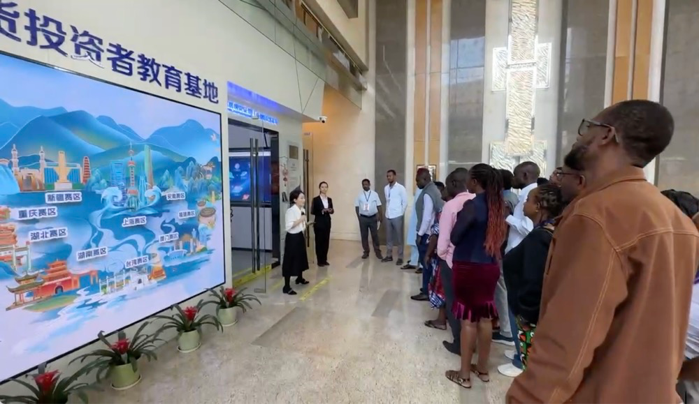 促进国际金融文化交流，共同谱写金融为民篇章