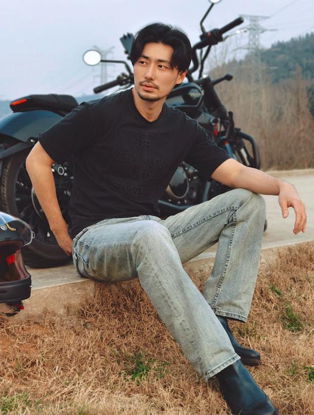 男人衣在精不在多，今夏备齐这“2衣1裤”，简约百搭又时尚减龄