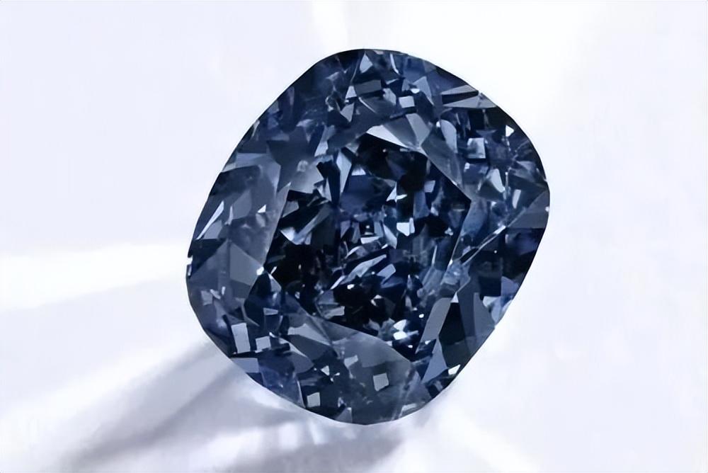 十大昂贵珠宝你知道吗？排名第一的是著名的厄运钻石！