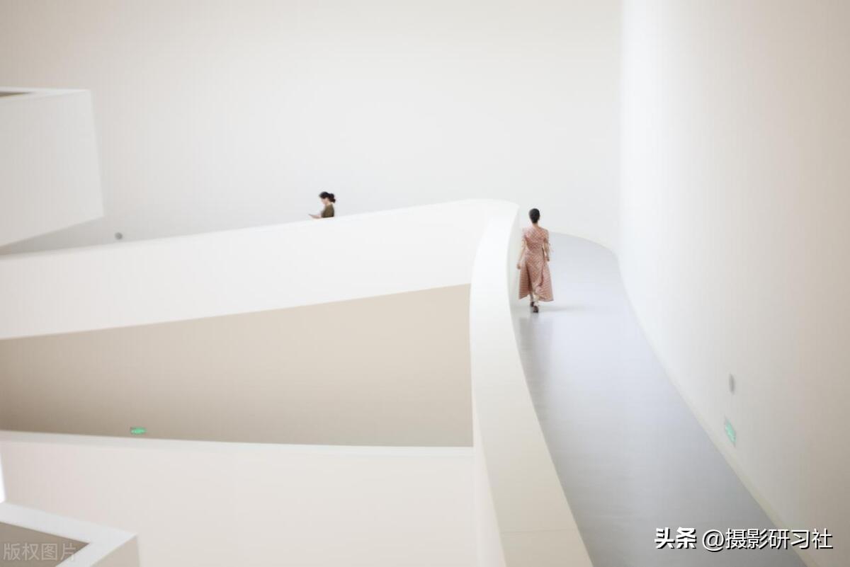 极简主义就是黑白灰吗？