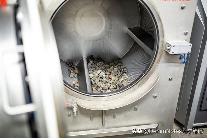 牛仔行业科技创新，引领绿色新时尚！世界首款可降解弹力牛仔布