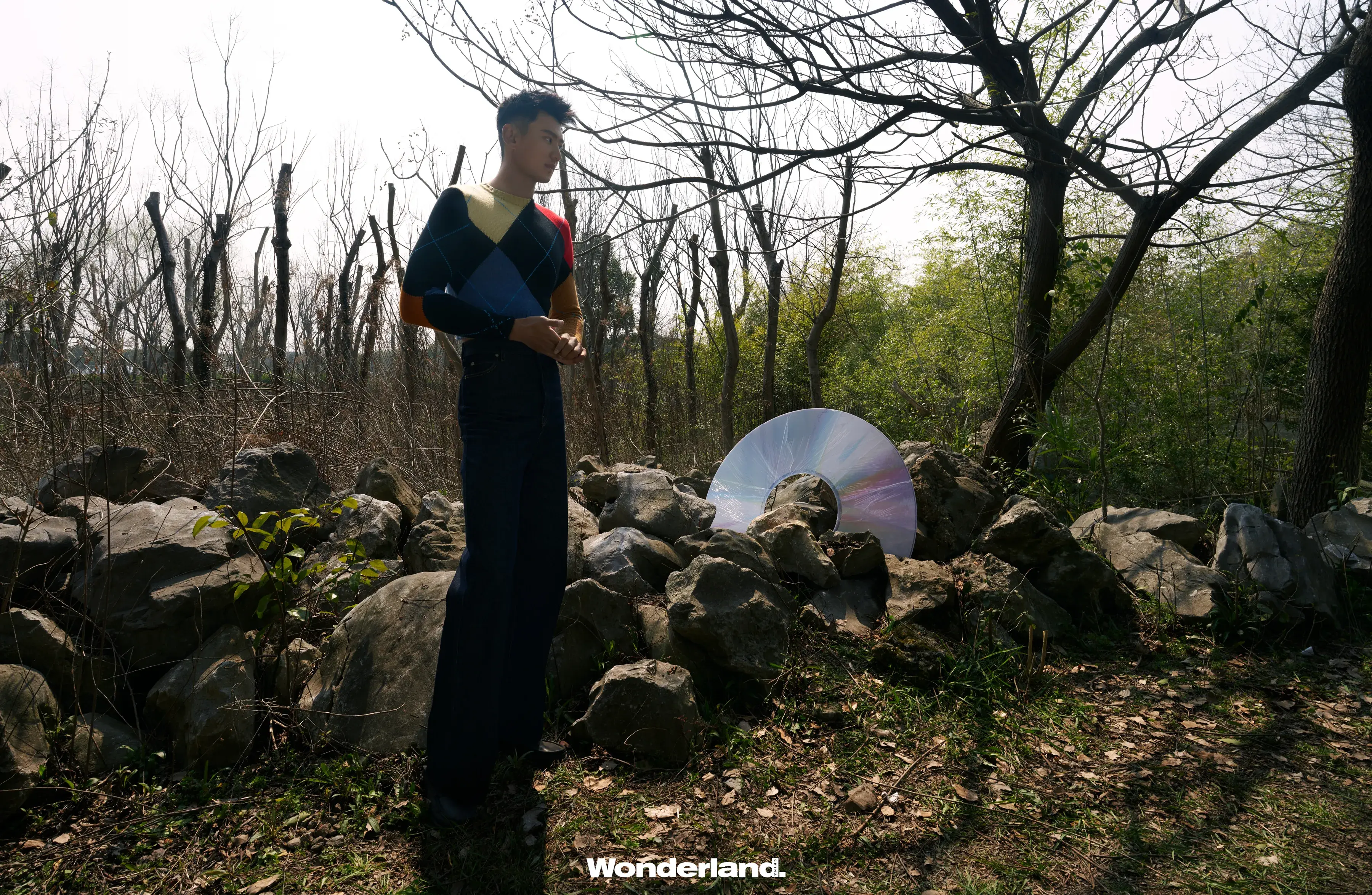31岁宁泽涛登Wonderland封面，穿粉色连体裤秀麒麟臂，饱满健硕