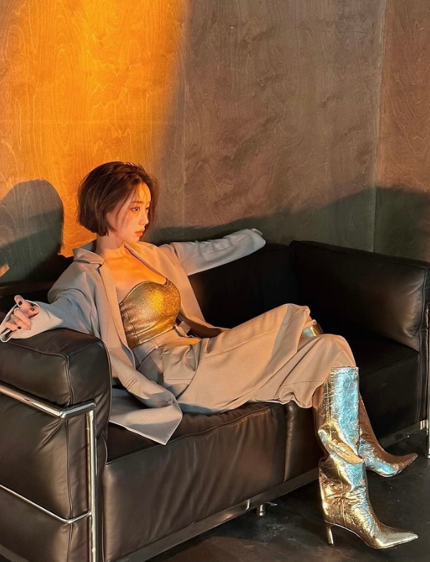 ins时尚博主vivamoon的丰满穿搭法则：甜美与性感并存