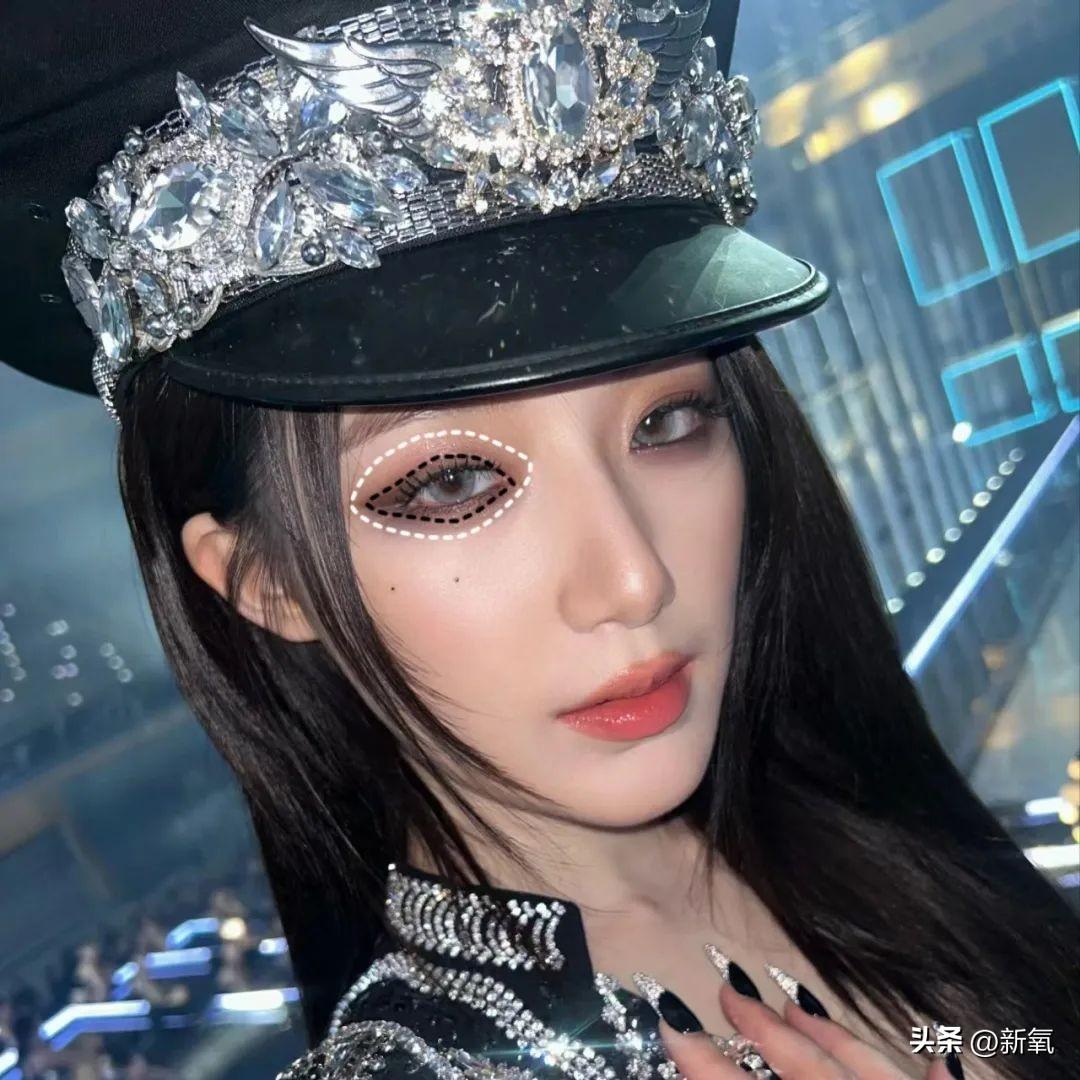 都被她的大尺度秀场照欺骗了，恋爱后的她只是一个快180的小女生