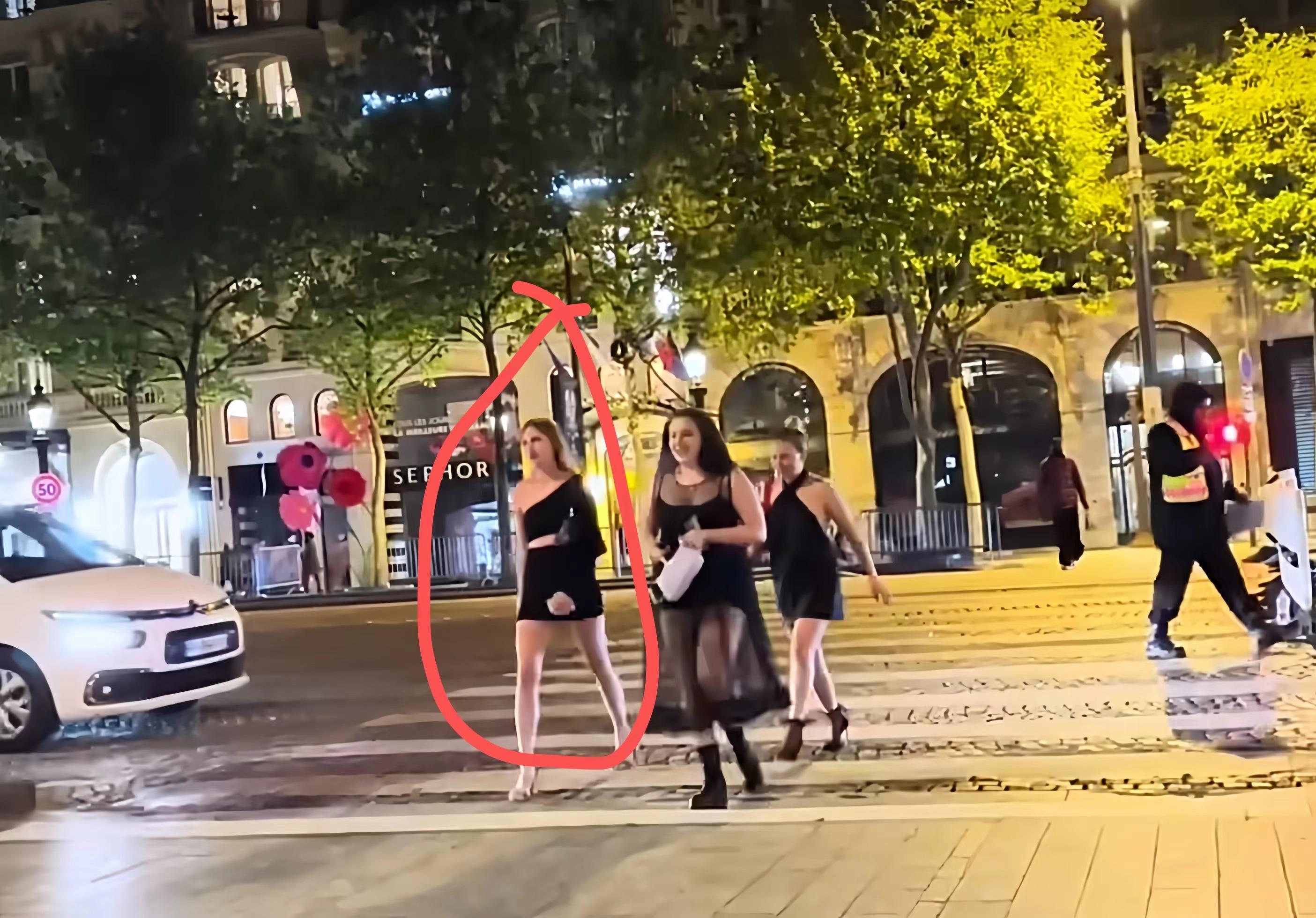 震撼！巴黎街头像是内衣秀场，女孩都是火辣身材大胸肥臀目不暇接