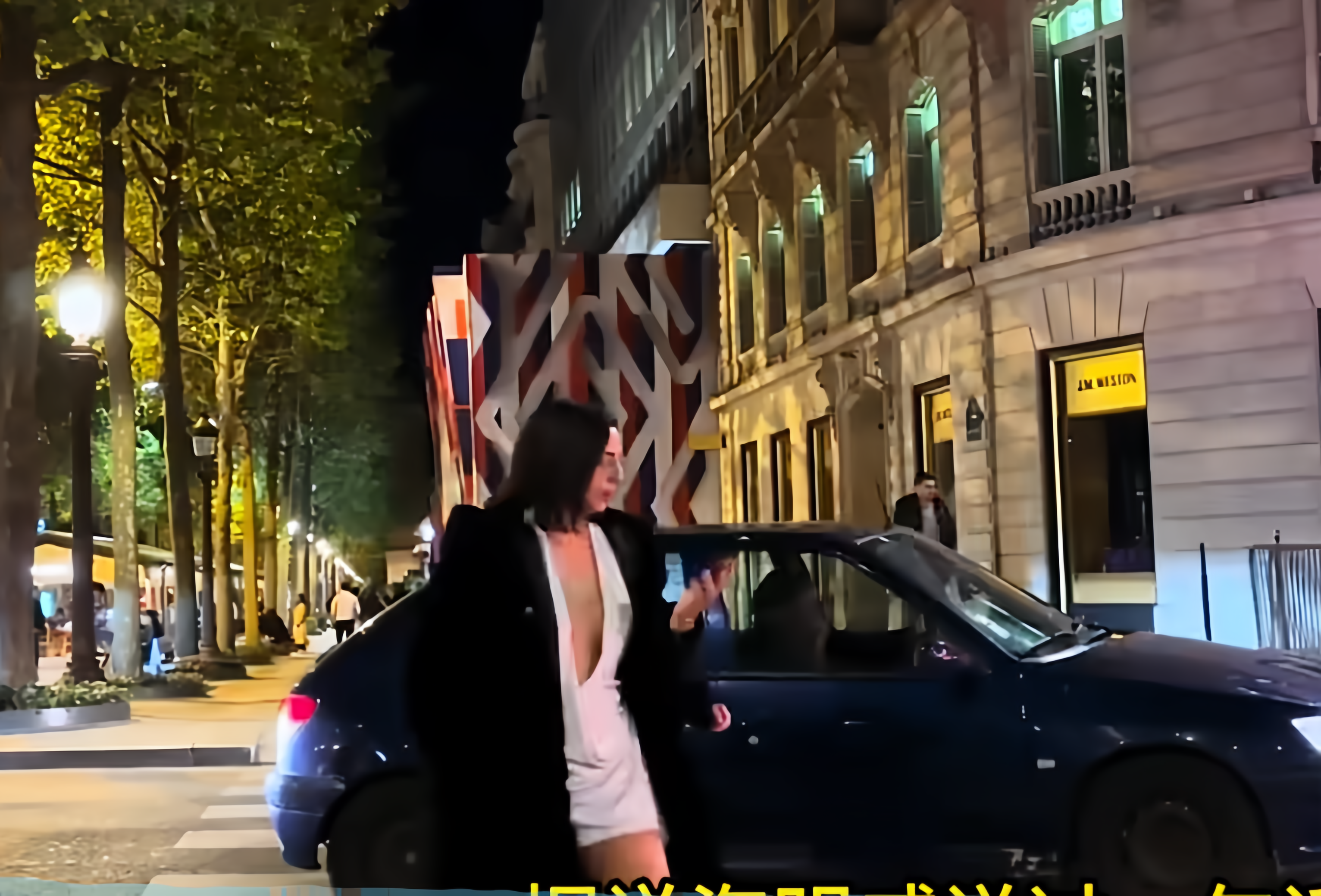 震撼！巴黎街头像是内衣秀场，女孩都是火辣身材大胸肥臀目不暇接