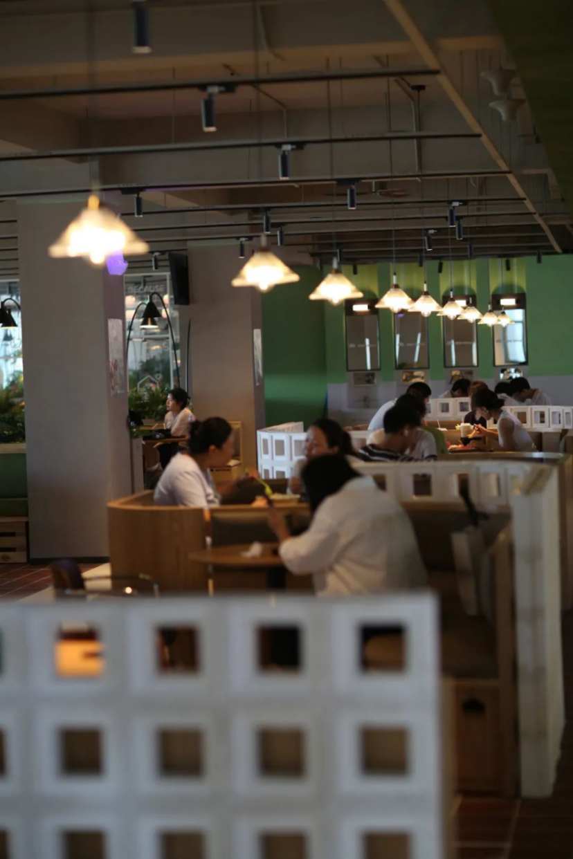 哈尔滨剑桥学院食堂变身“New House”，带来全方位用餐体验升级