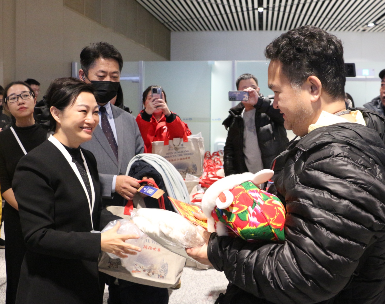 首架东南亚冰雪旅游包机于25日凌晨落地哈尔滨