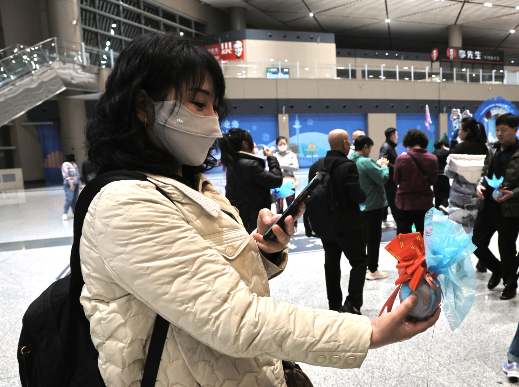 首架东南亚冰雪旅游包机于25日凌晨落地哈尔滨
