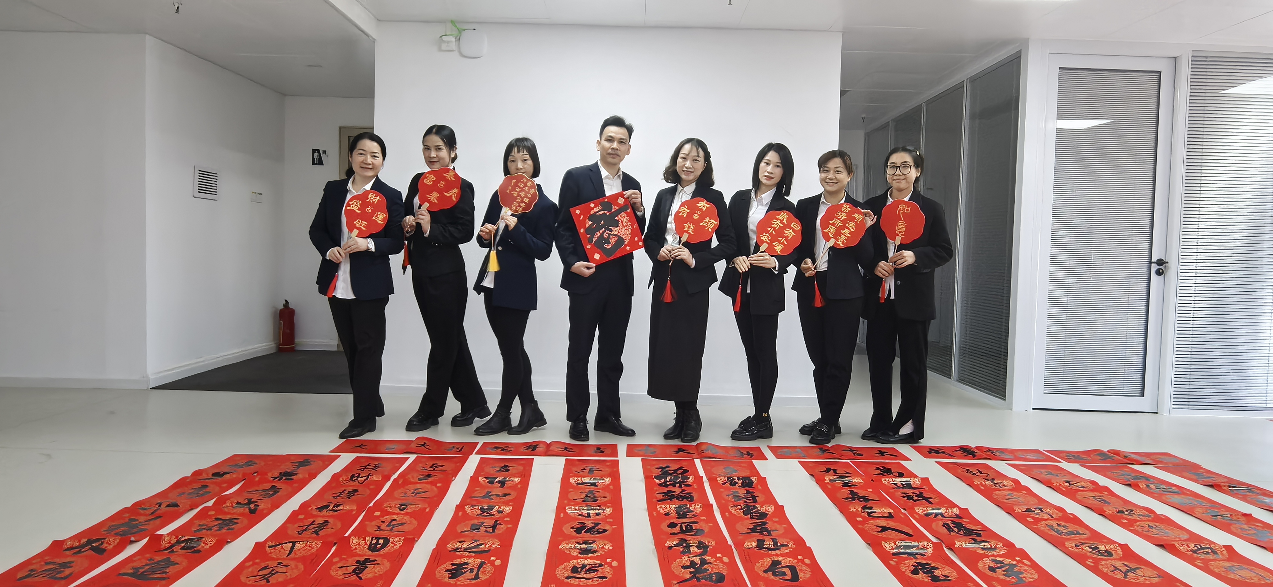 华安保险广西分公司开展送春联主题党日活动