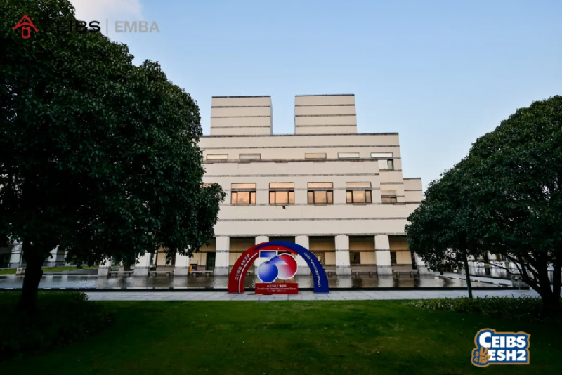 最强大脑金牌教练袁文魁在中欧国际工商学院进行主题演讲:《AI时代的脑科学高效记忆法》