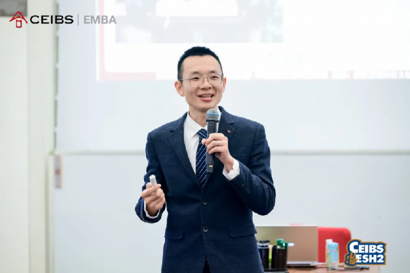 最强大脑金牌教练袁文魁在中欧国际工商学院进行主题演讲:《AI时代的脑科学高效记忆法》