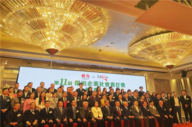 慈善使者王丽红的传奇人生，用歌声回馈世界 