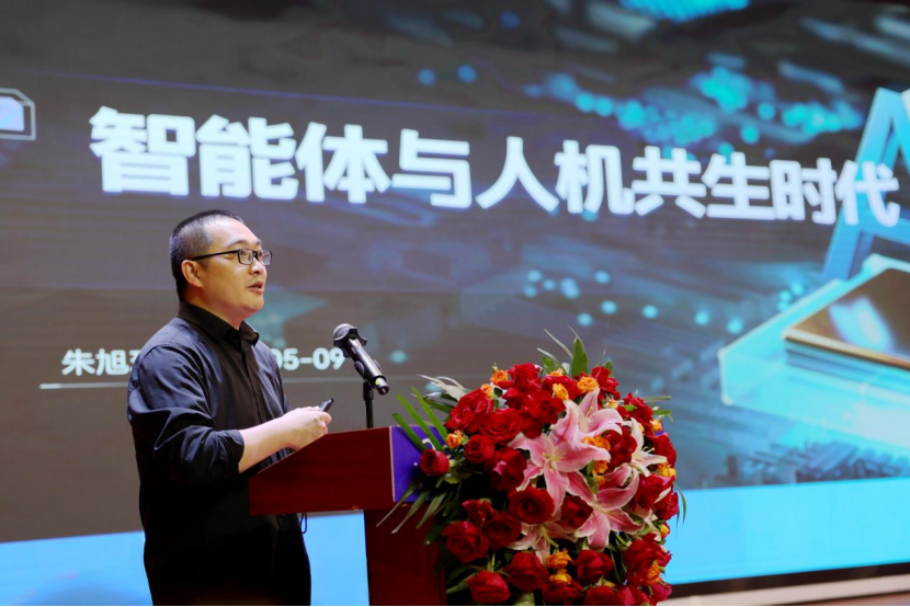 万通汽车教育2025年“AI赋能，智创未来”专业发布会暨产业学院揭牌仪式圆满举行