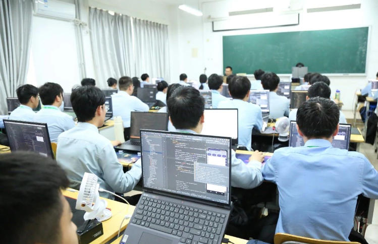 北京八维教育集团：助力学子在互联网浪潮中扬帆起航