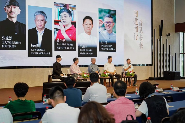 图7-圆桌1.jpg