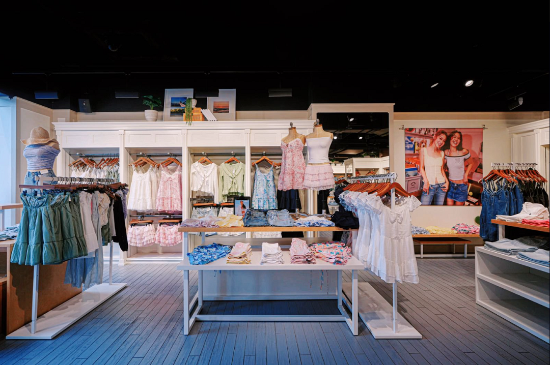 Hollister House 南京&北京双店齐登场 再掀盛夏美式复古风潮