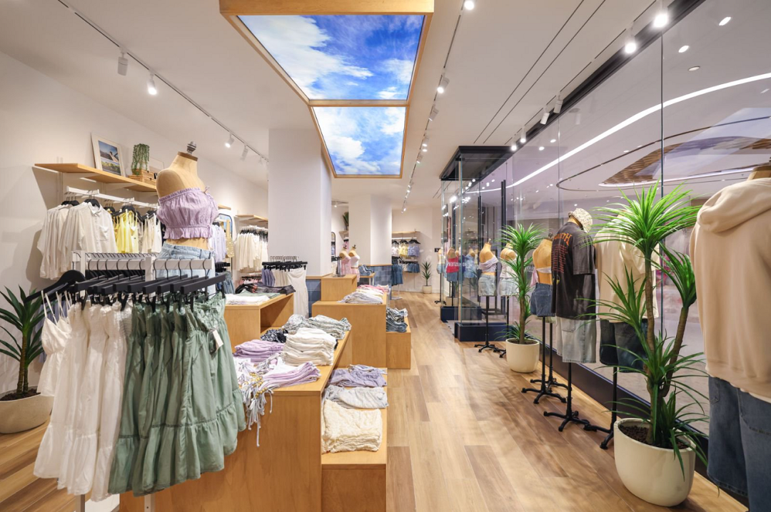 Hollister House 南京&北京双店齐登场 再掀盛夏美式复古风潮