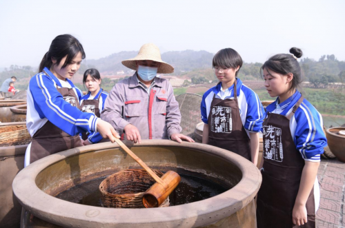 从传统工艺到市场宠儿：13 道工序如何重塑非遗酱油的价值坐标？