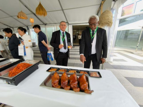 从肃宁到日内瓦：北京烤鸭开启全球化新篇章