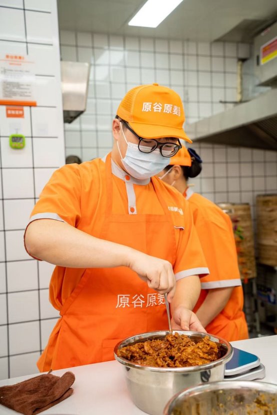 荣耀加冕！原谷原麦包子凭借创新能力与品类销冠，打造河南地区包子行业新传奇