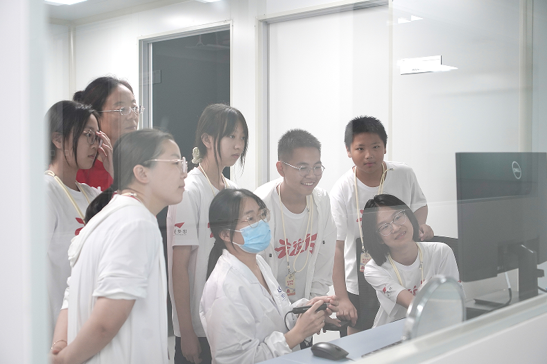美妆筑梦之旅|珀莱雅公益陪伴远方少年开启“未来可能”
