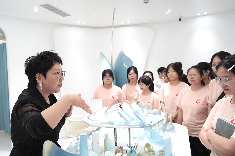 美妆筑梦之旅|珀莱雅公益陪伴远方少年开启“未来可能”