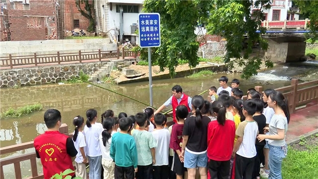 江西万安：“三个三”筑牢安全堤