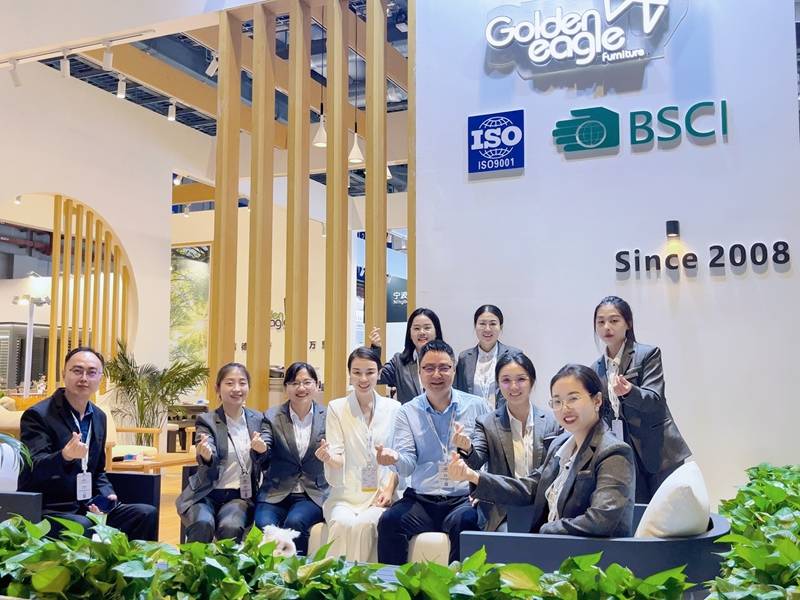 嘉鹏户外家具闪耀亮相第56届中国家博会
