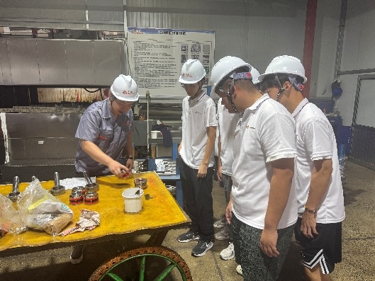 青岛大学德雷克联合学院三下乡实践：以技术赋能，在烟台亮远液压书写青春答卷