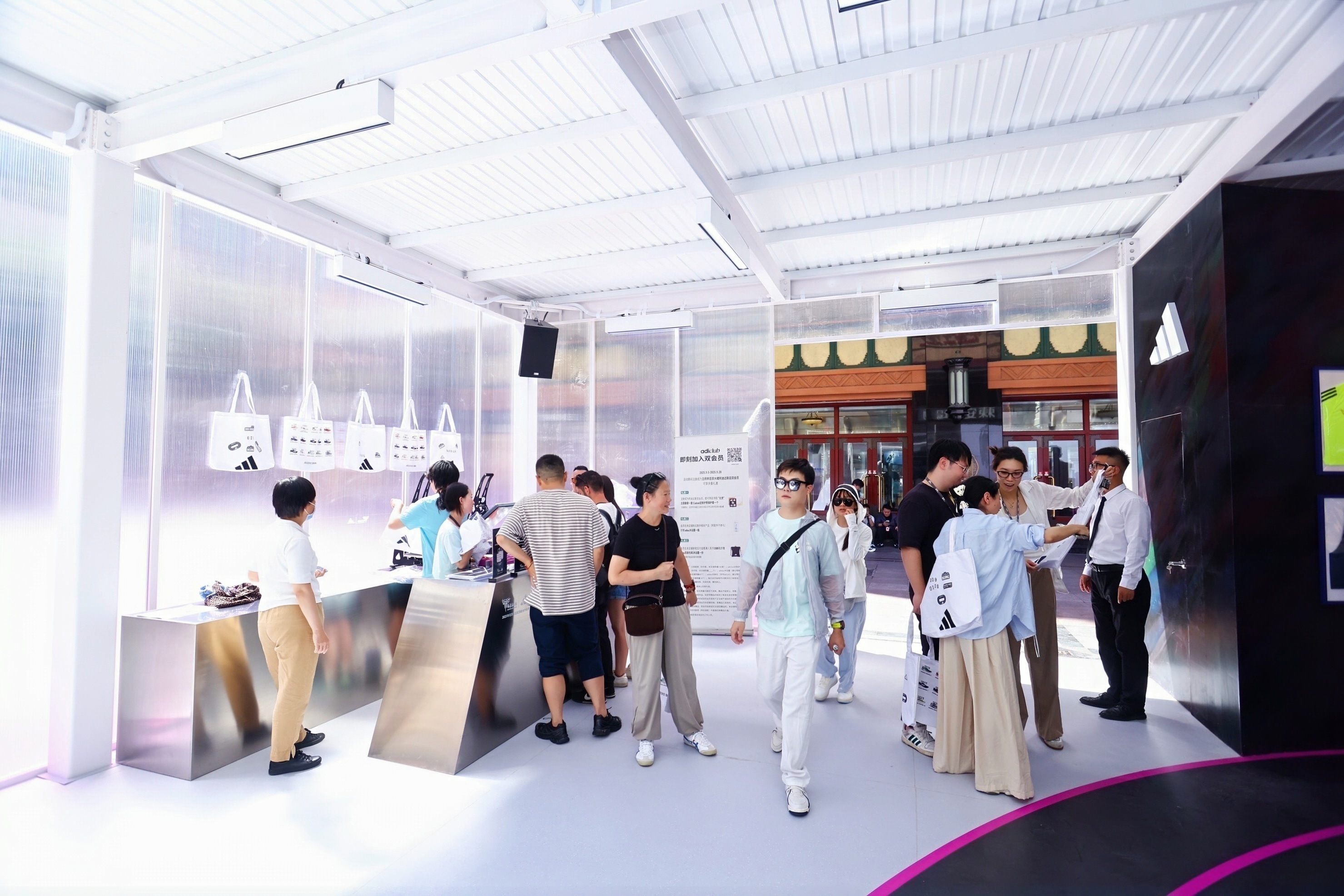 王府井集团70周年，打造北京马拉松阿迪达斯跑鞋嘉年华