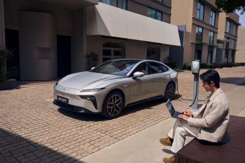 智能又安全！2025 东风奕派 eπ007 重新定义年轻人第一台车