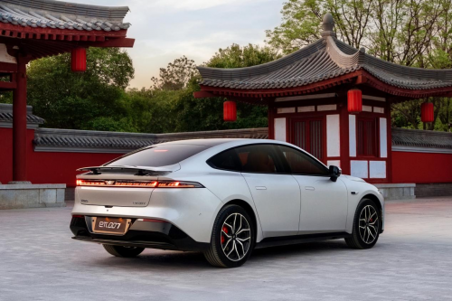 智能又安全！2025 东风奕派 eπ007 重新定义年轻人第一台车