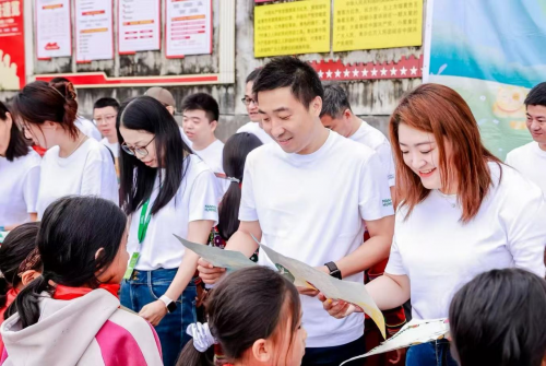 滤见未来，益路同行|曼胡默尔旗下高端滤清器品牌曼牌滤清器走进红河县，践行企业社会责任——助力乡村教育，守护儿童梦想