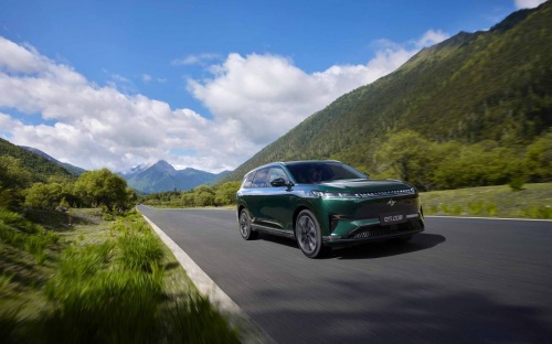 第三排坐成人不憋屈！2026 款东风奕派 eπ008 家庭 SUV 实测