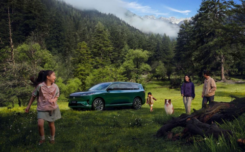 2026 款东风奕派 eπ008：20 万级家庭 SUV “省心款”，智能车机简单易上手，全家都会用