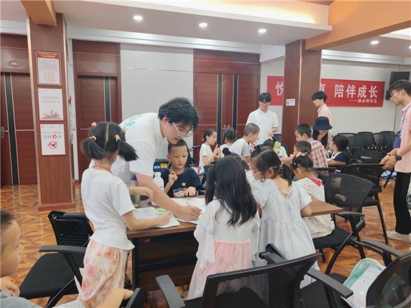 智趣实验解码“四不像”五感课堂守护长江精灵