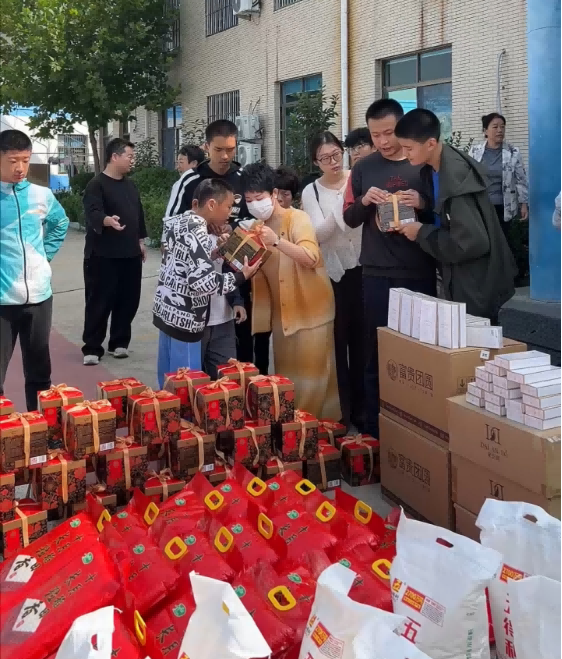 黛安蒂中秋公益行：走进星神特殊儿童关爱中心，点亮儿童成长