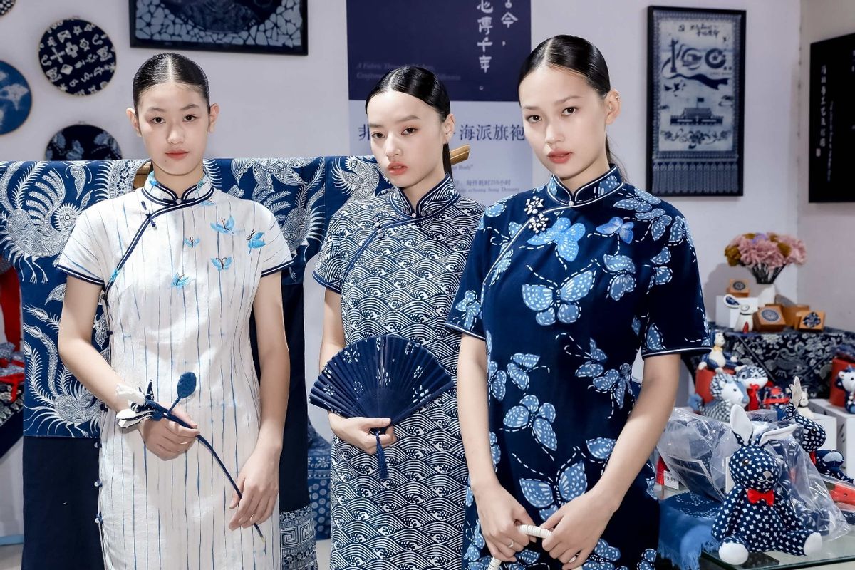 布上青花——药斑布时尚秀与创新展亮相新世界大丸百货