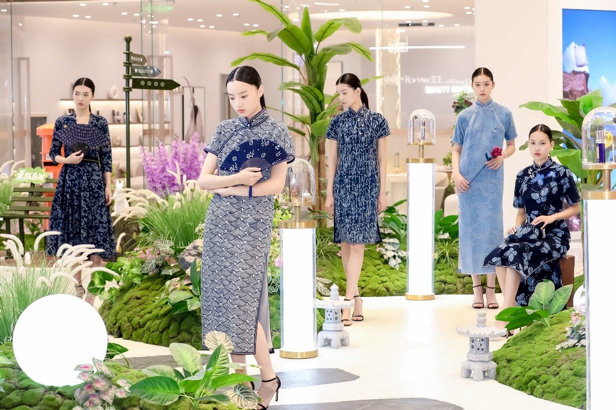 布上青花——药斑布时尚秀与创新展亮相新世界大丸百货
