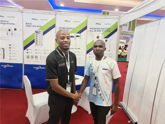 让全球都用上超威绿色能源！超威电池亮相坦桑尼亚太阳能光伏展