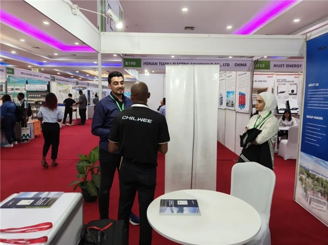 让全球都用上超威绿色能源！超威电池亮相坦桑尼亚太阳能光伏展