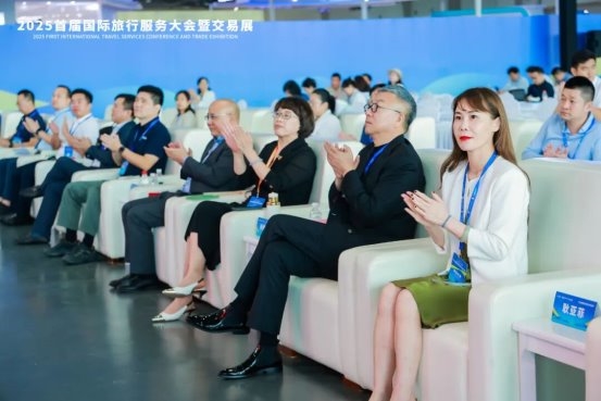 热烈祝贺！华程国旅集团荣膺【中国旅行社协会批发商分会】会长单位，集团总裁何勇当选首任会长