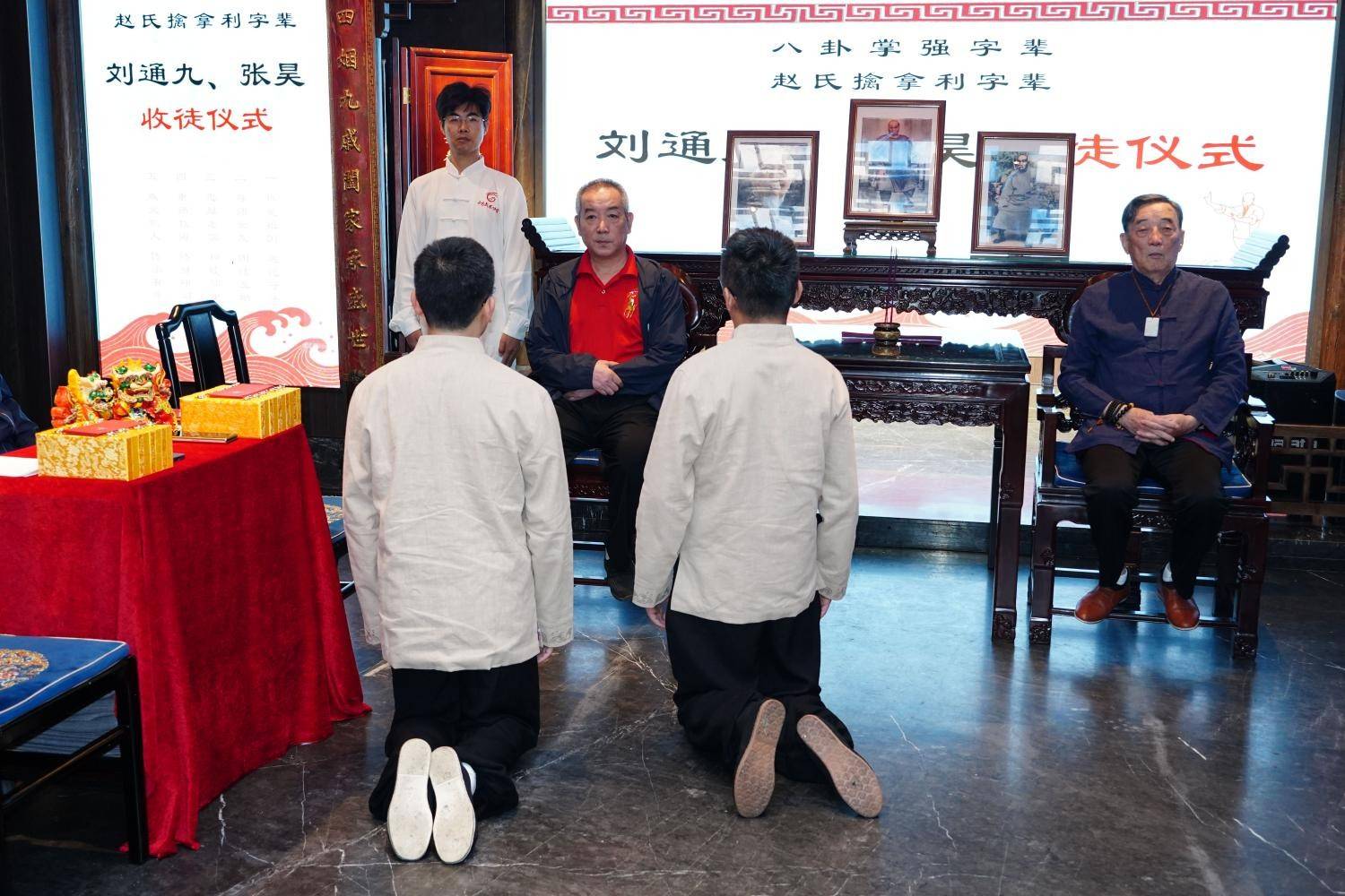 八卦掌强字辈、赵氏擒拿利字辈传人刘通九、张昊先生收徒仪式在京隆重举行，四世同堂见证武学传承