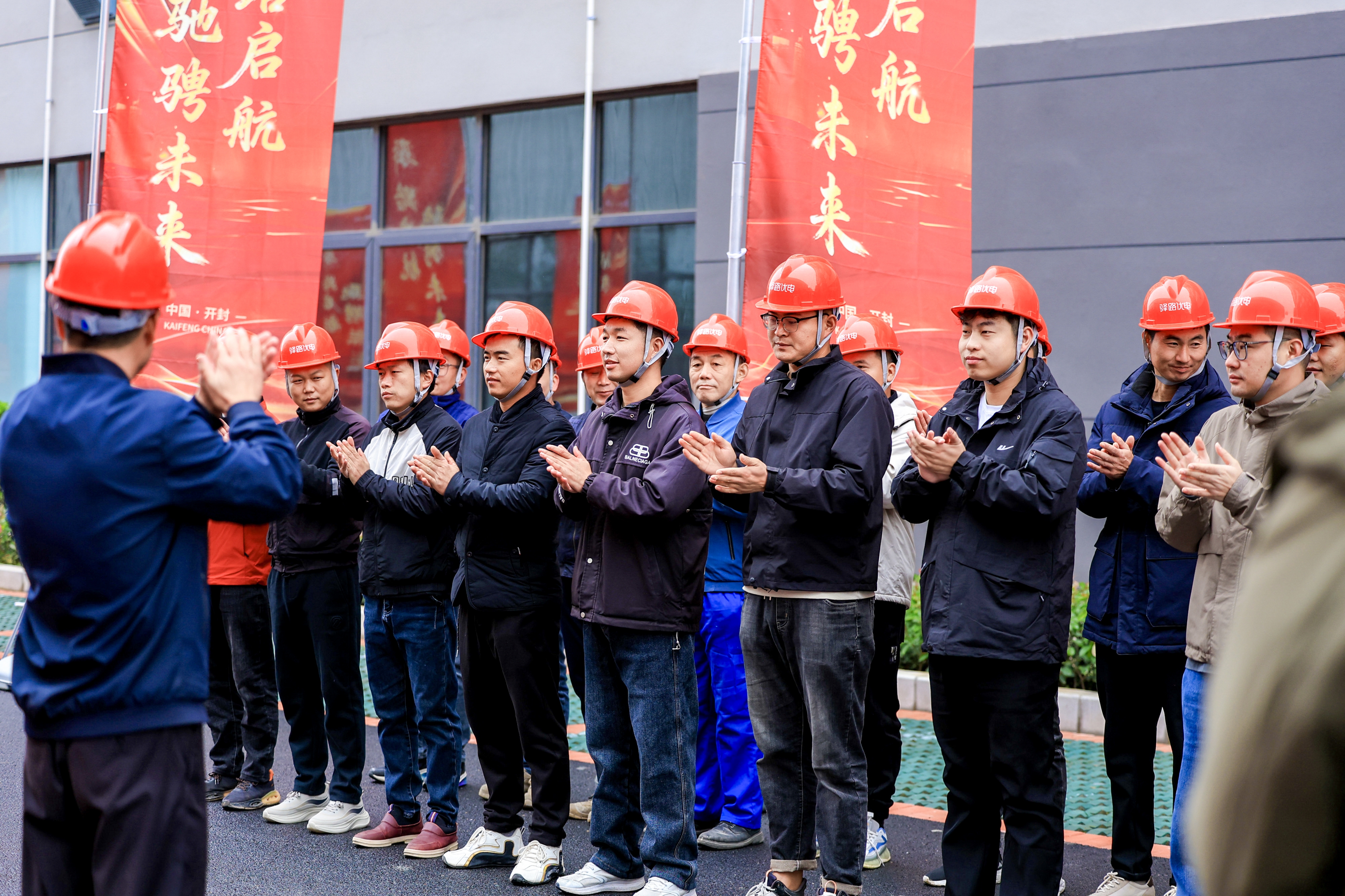 78天建成、30倍赛道！开封驿路行驰投产，金茂智慧交通按下重卡换电“加速键”