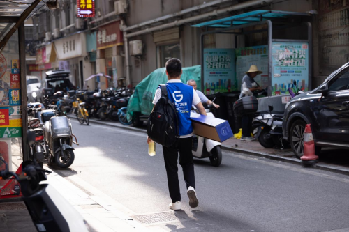 武汉简一科技生产“黑科技”隔热降温产品海外供不应求，签下千万订单！