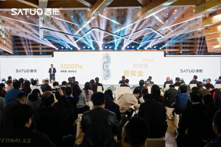 洒拖圆盘擦窗机器人拿下全国销量第一，再推新品