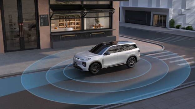 不打嘴仗，只搞安全：长安天枢智能给过热智驾赛道的「冷静一击」