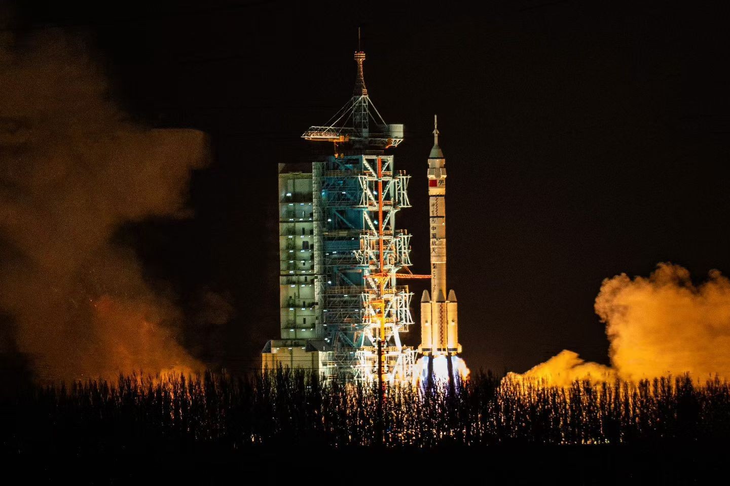 航天发射.jpg